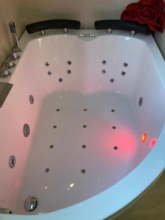 B&B La Reggia Di Rihanna Spa Caserta Eksteriør billede